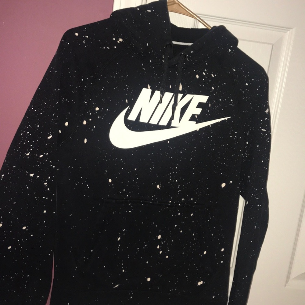 ( feel free to make offers💓)nike hoodie w/white